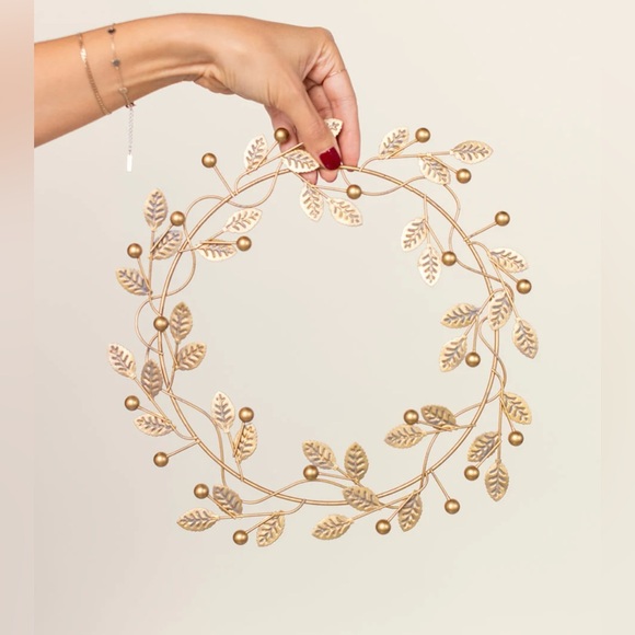 The Jilly Box Canvas n Decor: Golden Berry Metal Wreath NWT 11" - Picture 8 of 10